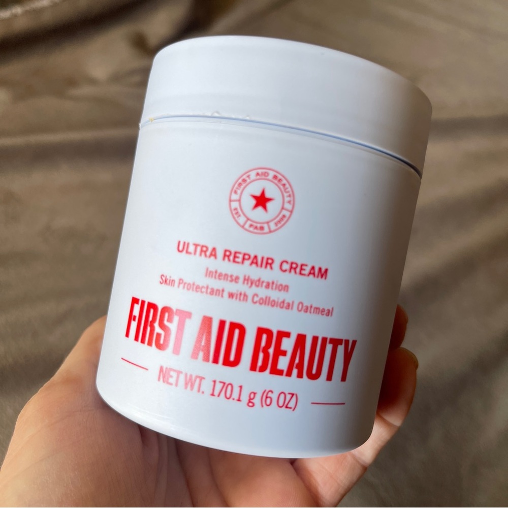 *NWT* First Aid Beauty Ultra Repair Cream 6 oz